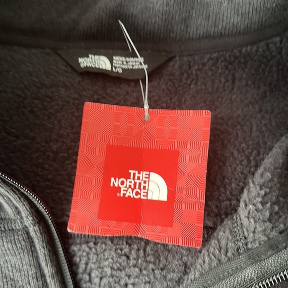 The North Face Men’s Quarter Zip - Picture 3 of 5